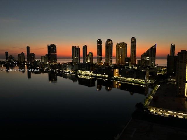 WINSTON TOWERS 500 CONDO - Residential