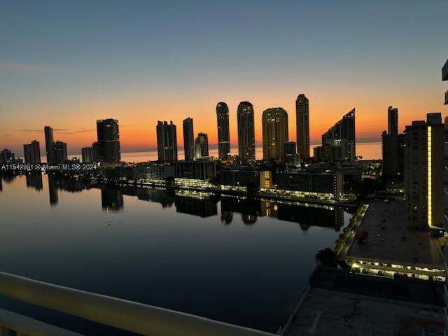WINSTON TOWERS 500 CONDO - Residential