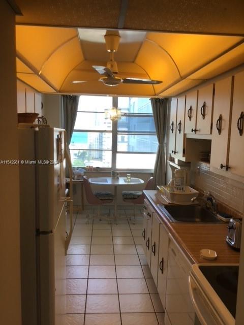 WINSTON TOWERS 500 CONDO - Residential