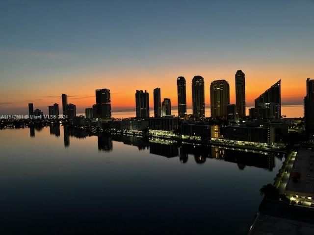 WINSTON TOWERS 500 CONDO - Residential