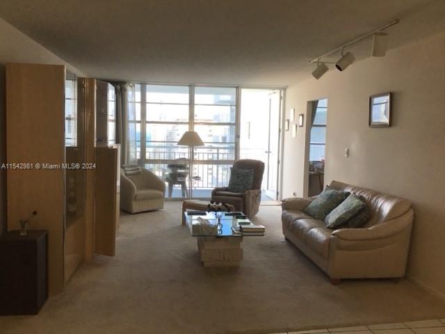 WINSTON TOWERS 500 CONDO - Residential