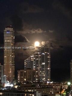 WINSTON TOWERS 500 CONDO - Residential