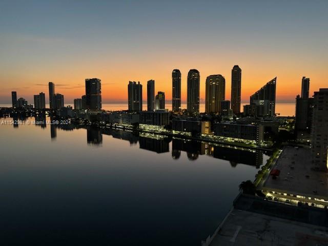 WINSTON TOWERS 500 CONDO - Residential