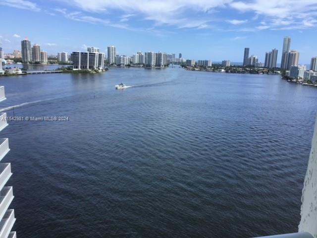 WINSTON TOWERS 500 CONDO - Residential
