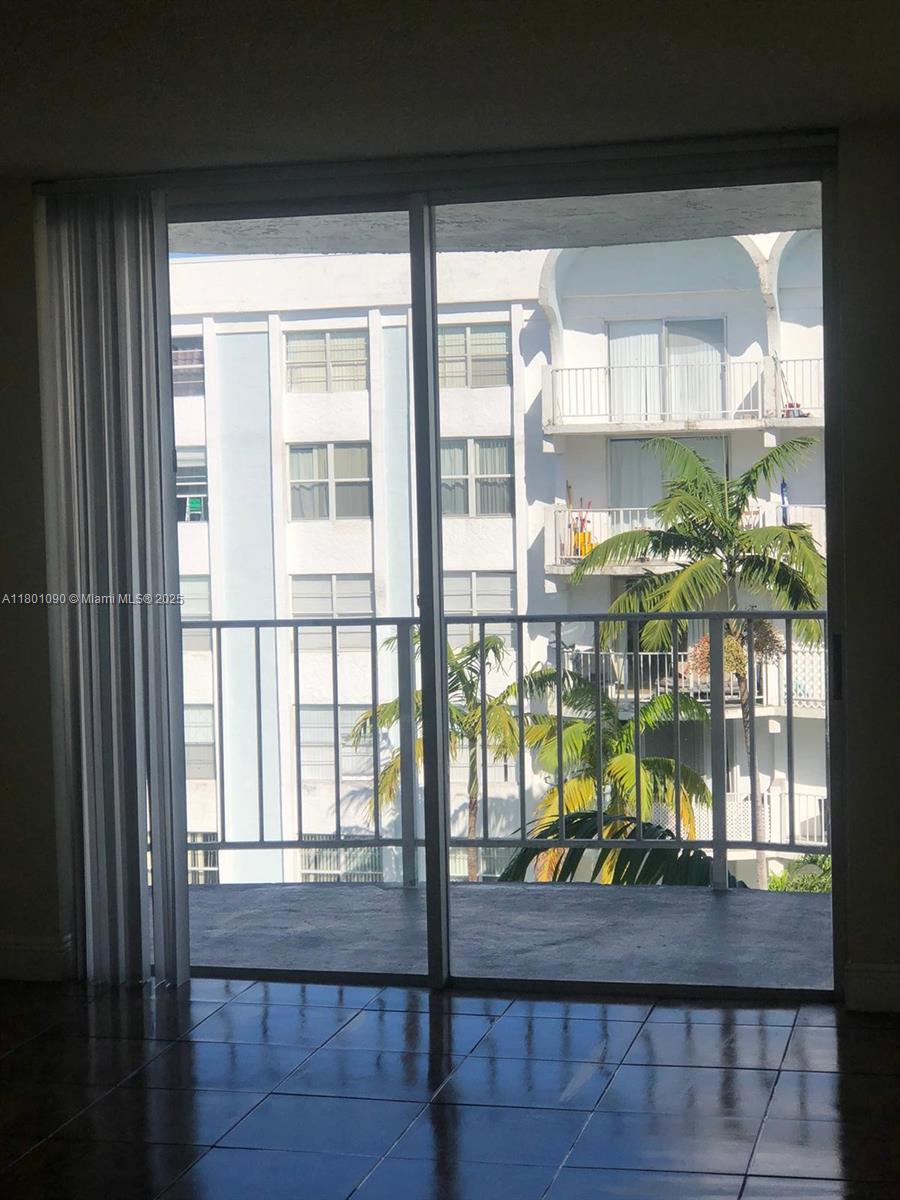 MONTECARLO CONDO - Residential