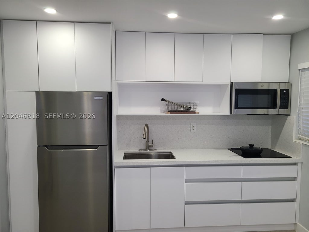 Photo of 321 Hayes St #3, Hollywood, FL 33019 (MLS # A12046818)