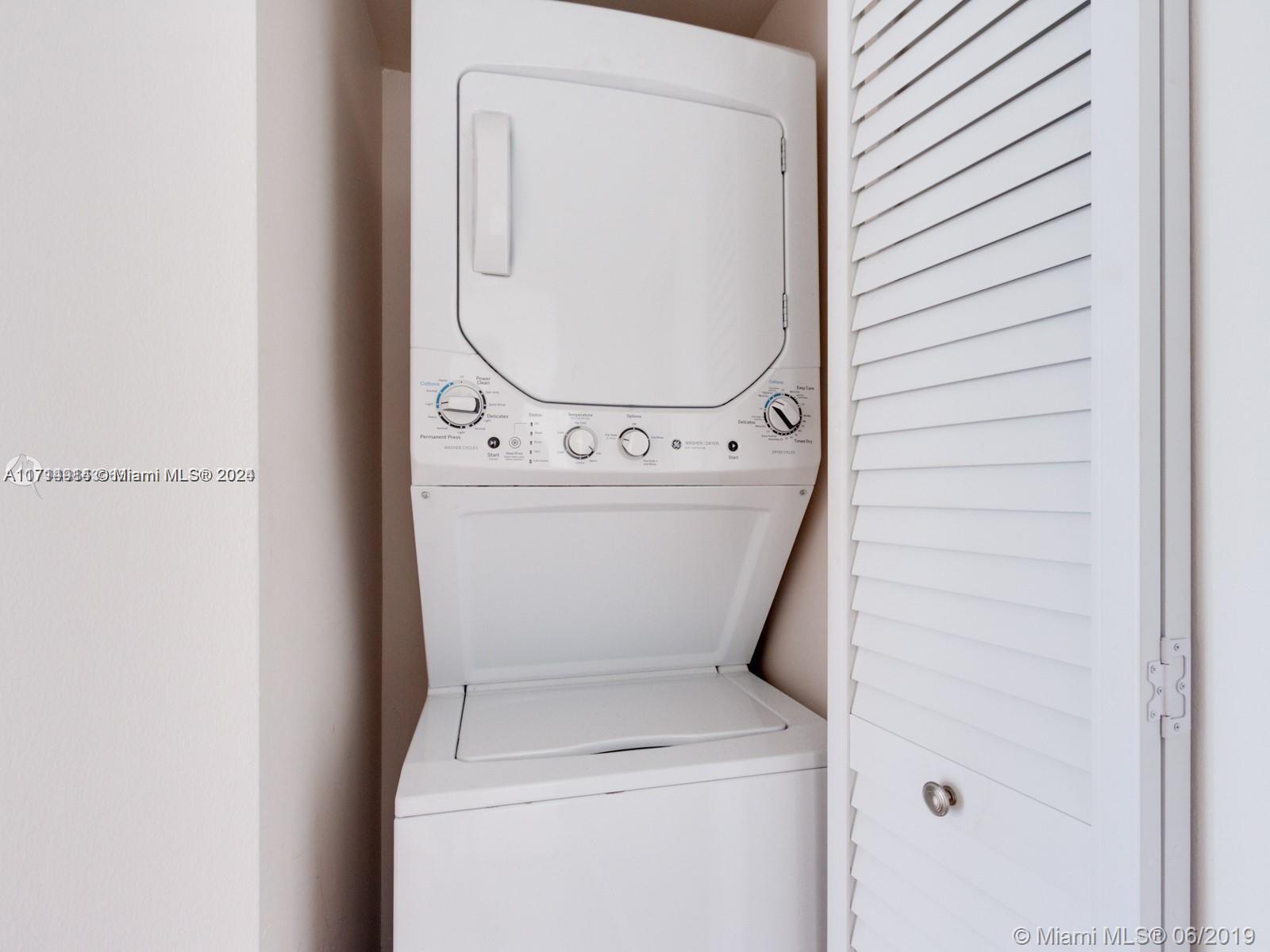 TOWERS OF QUAYSIDE CONDO - Residential