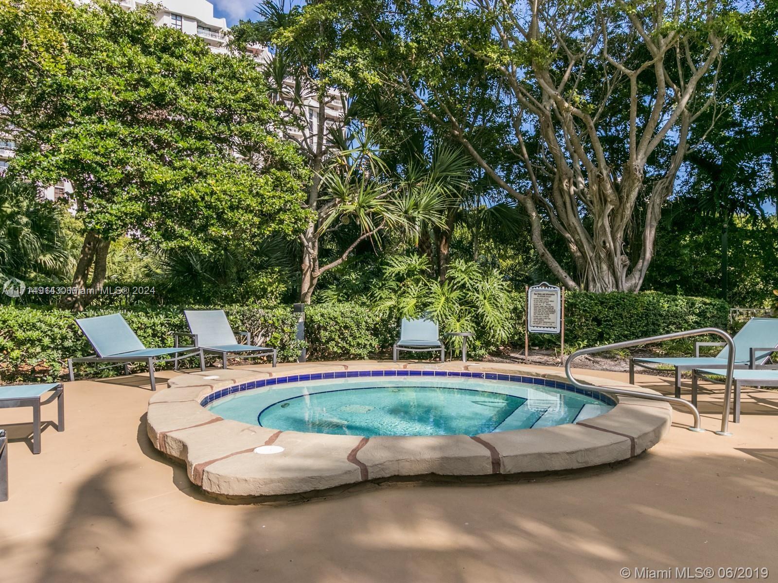 TOWERS OF QUAYSIDE CONDO - Residential