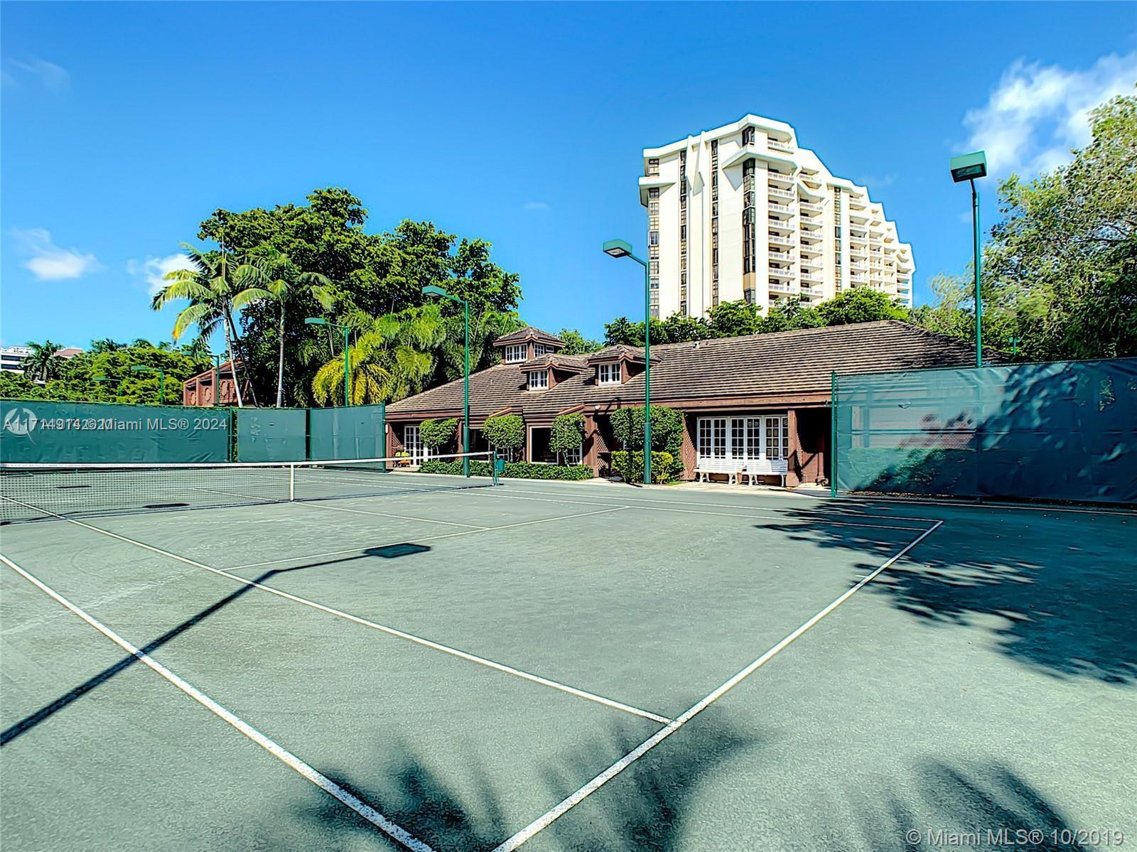 TOWERS OF QUAYSIDE CONDO - Residential