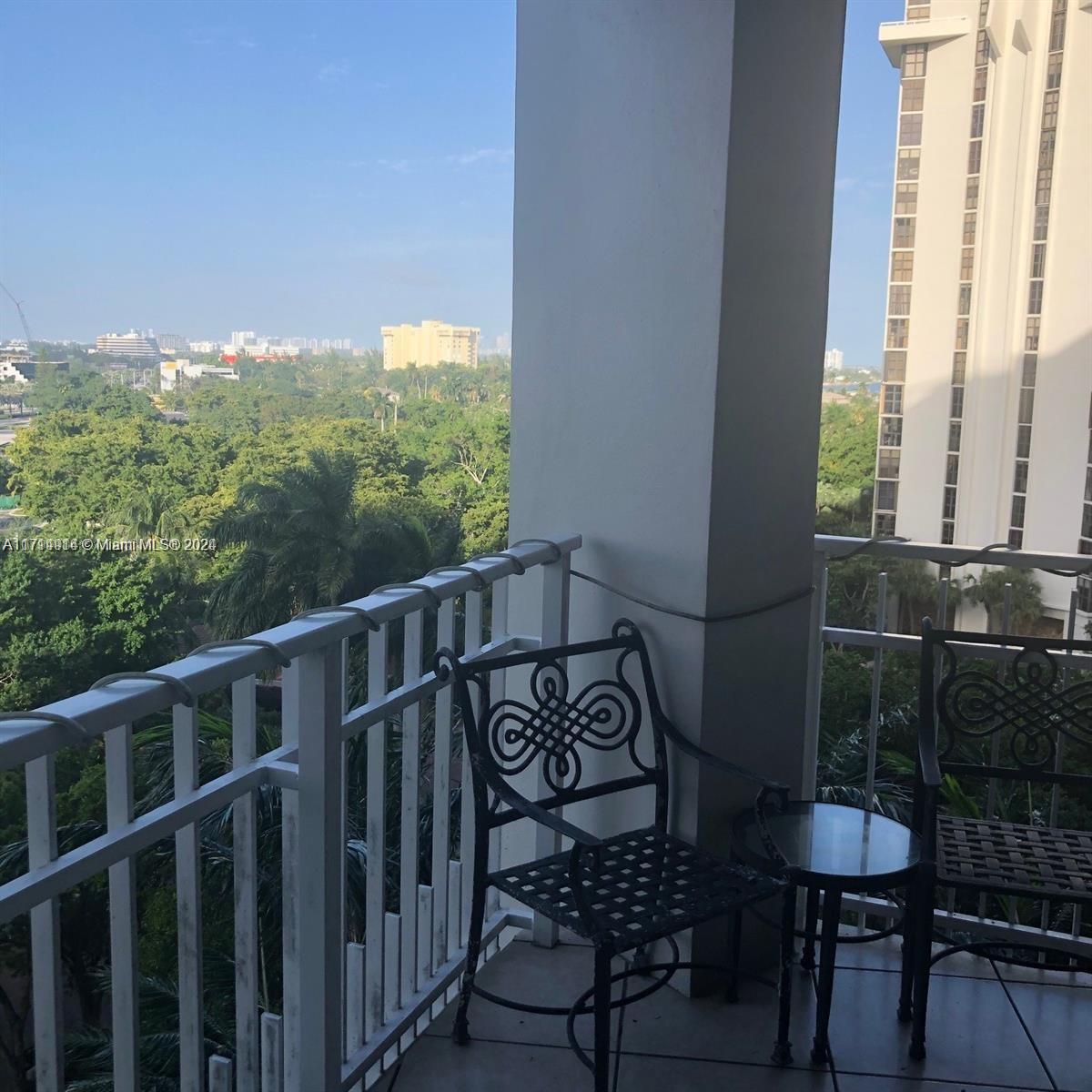 TOWERS OF QUAYSIDE CONDO - Residential