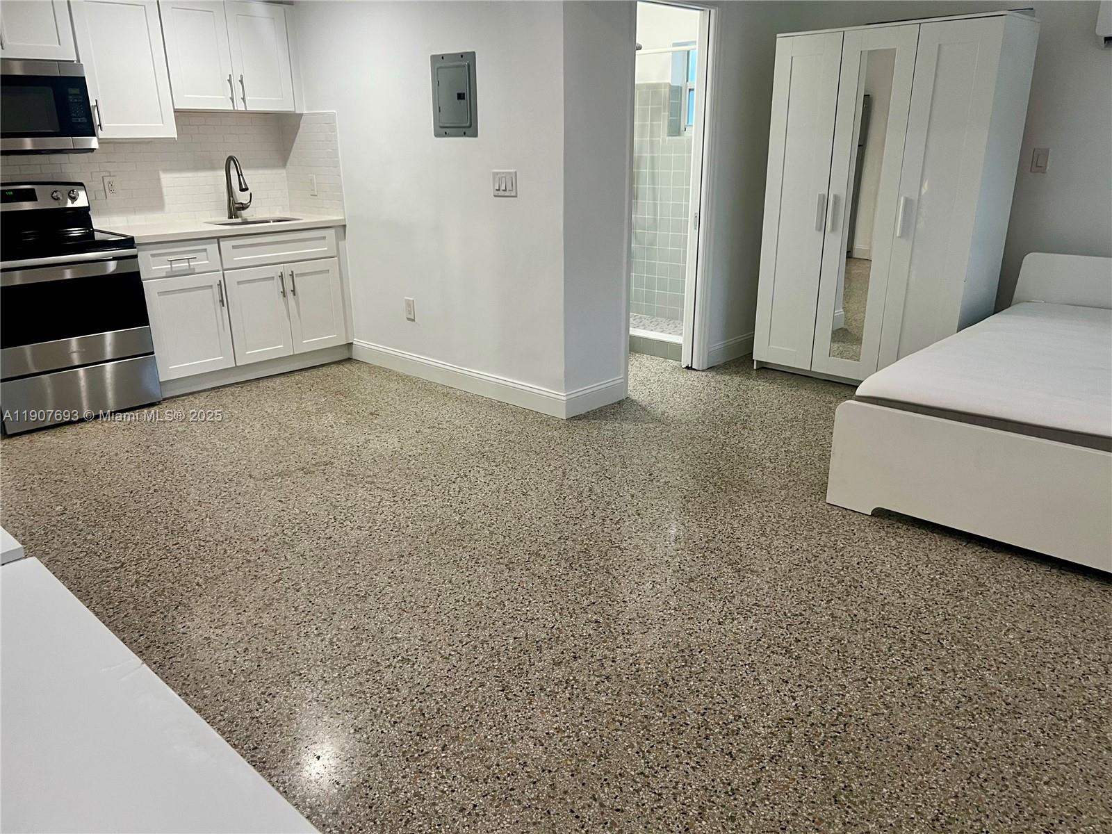 COLEE HAMMOCK - Residential Lease