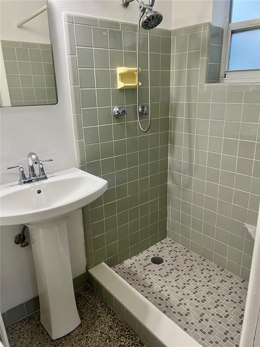 COLEE HAMMOCK - Residential Lease