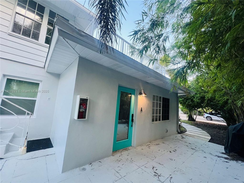 Photo of 1405 SE 2nd St #A, Fort Lauderdale, FL 33301 (MLS # A11907693)