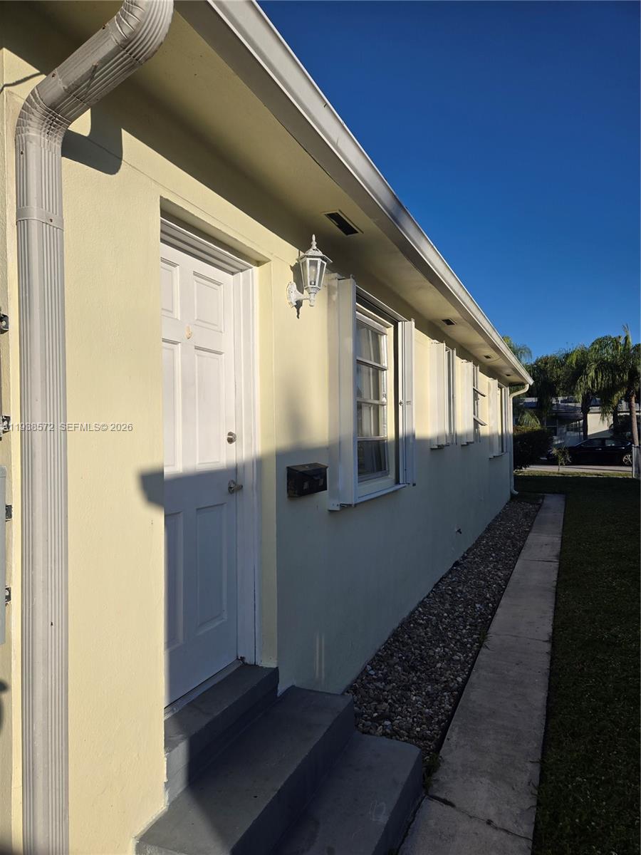 HOLLYWOOD SOUTH SIDE ADD - Residential Lease