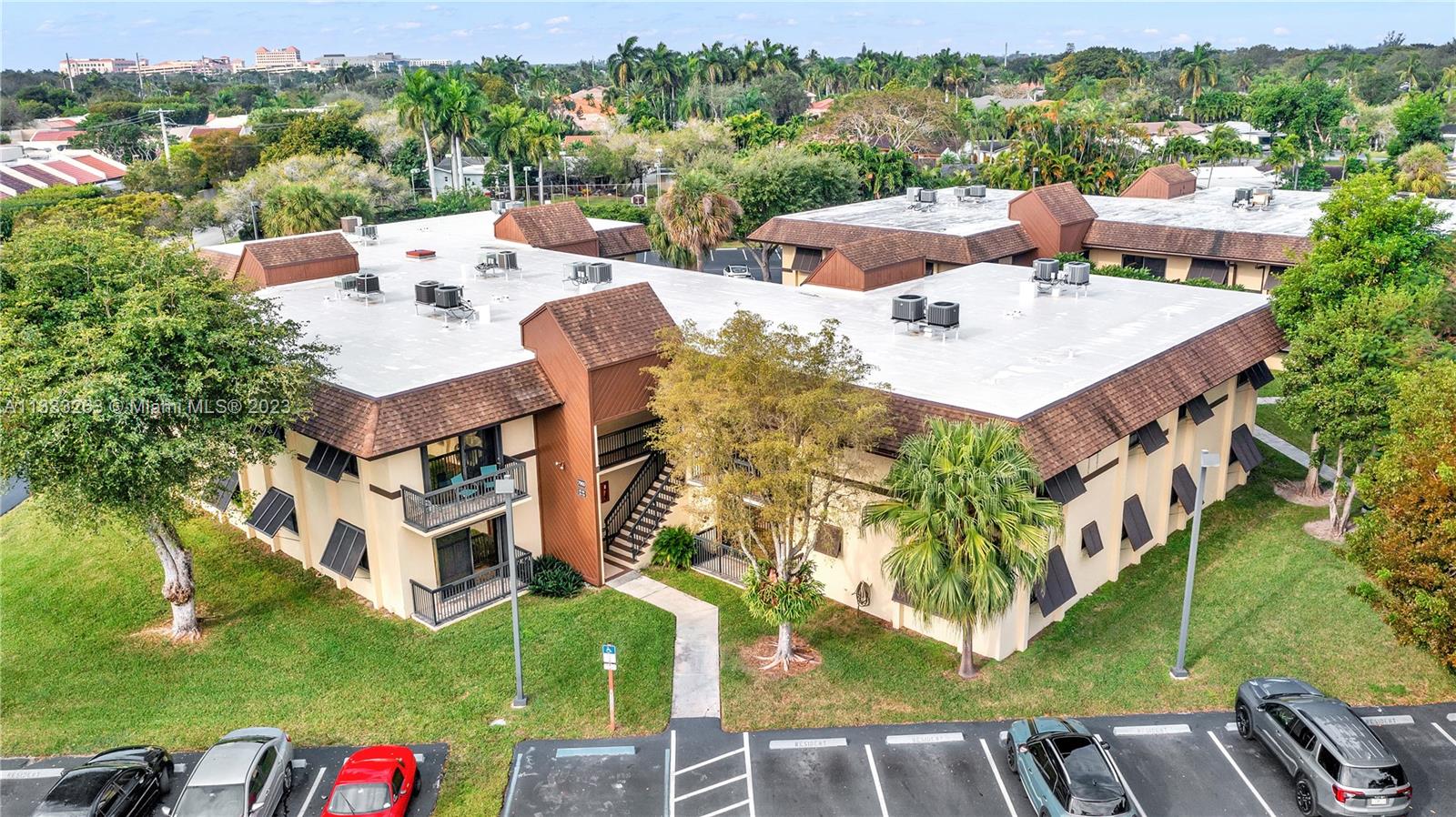KINGS CREEK WEST CONDO - Residential