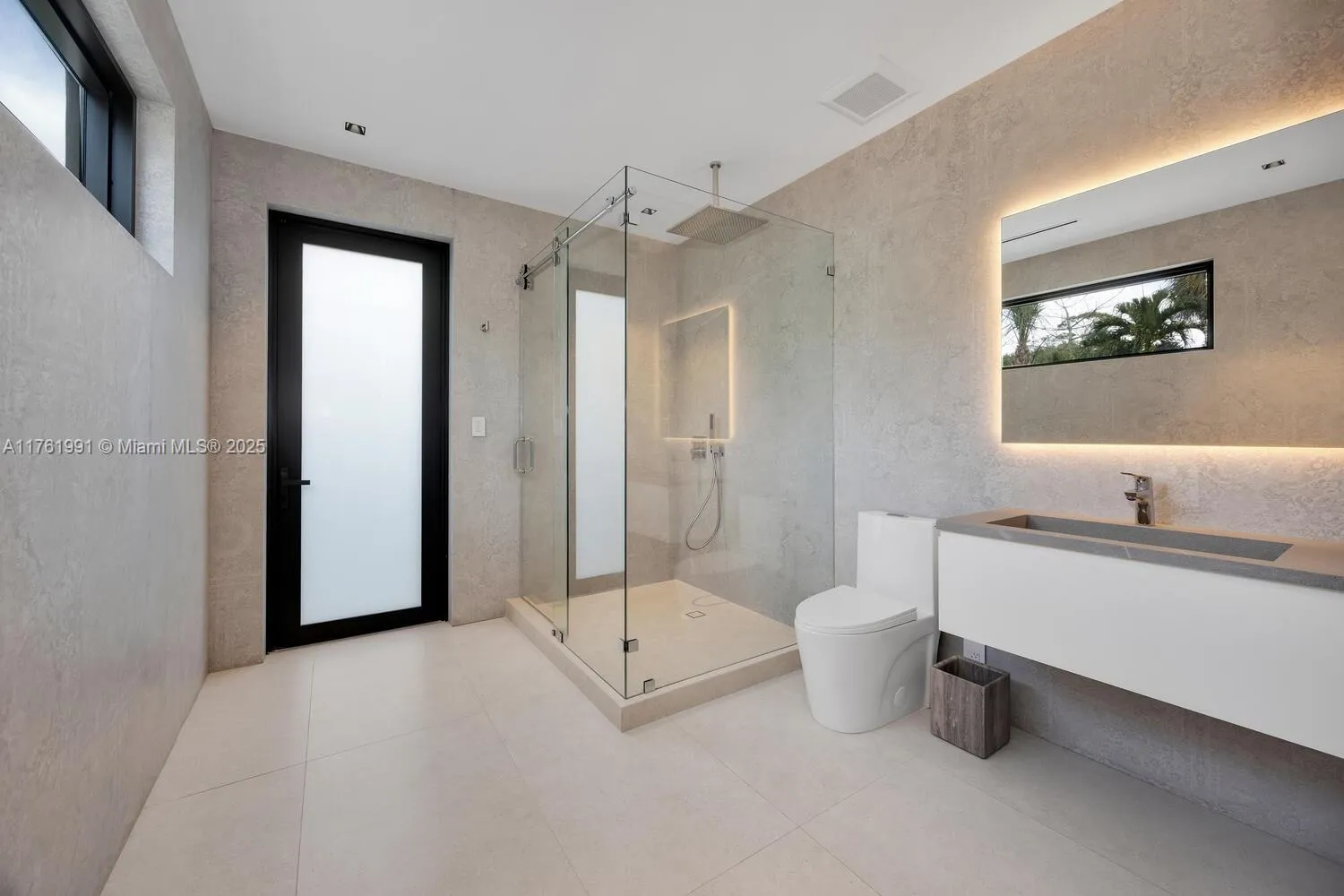 South Miami, Florida 33143, United States, 6 Bedrooms Bedrooms, ,6 BathroomsBathrooms,Residential,Pending,88420