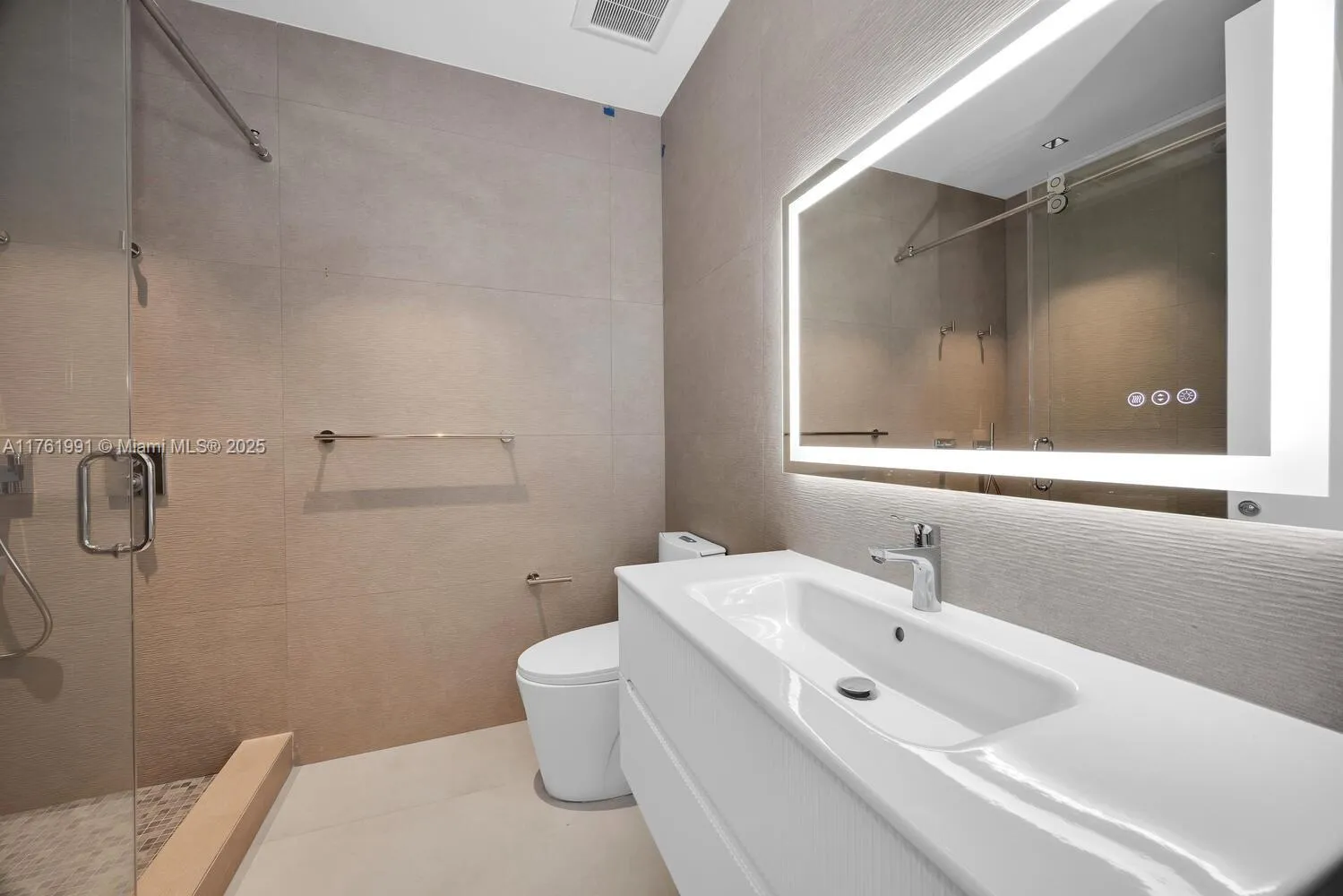 South Miami, Florida 33143, United States, 6 Bedrooms Bedrooms, ,6 BathroomsBathrooms,Residential,Pending,88420