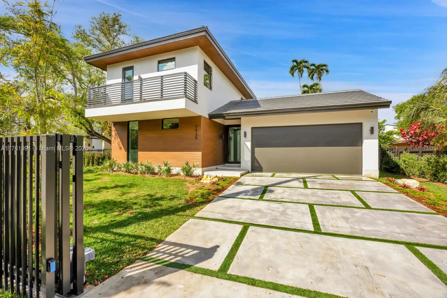 South Miami, Florida 33143, United States, 6 Bedrooms Bedrooms, ,6 BathroomsBathrooms,Residential,Pending,88420