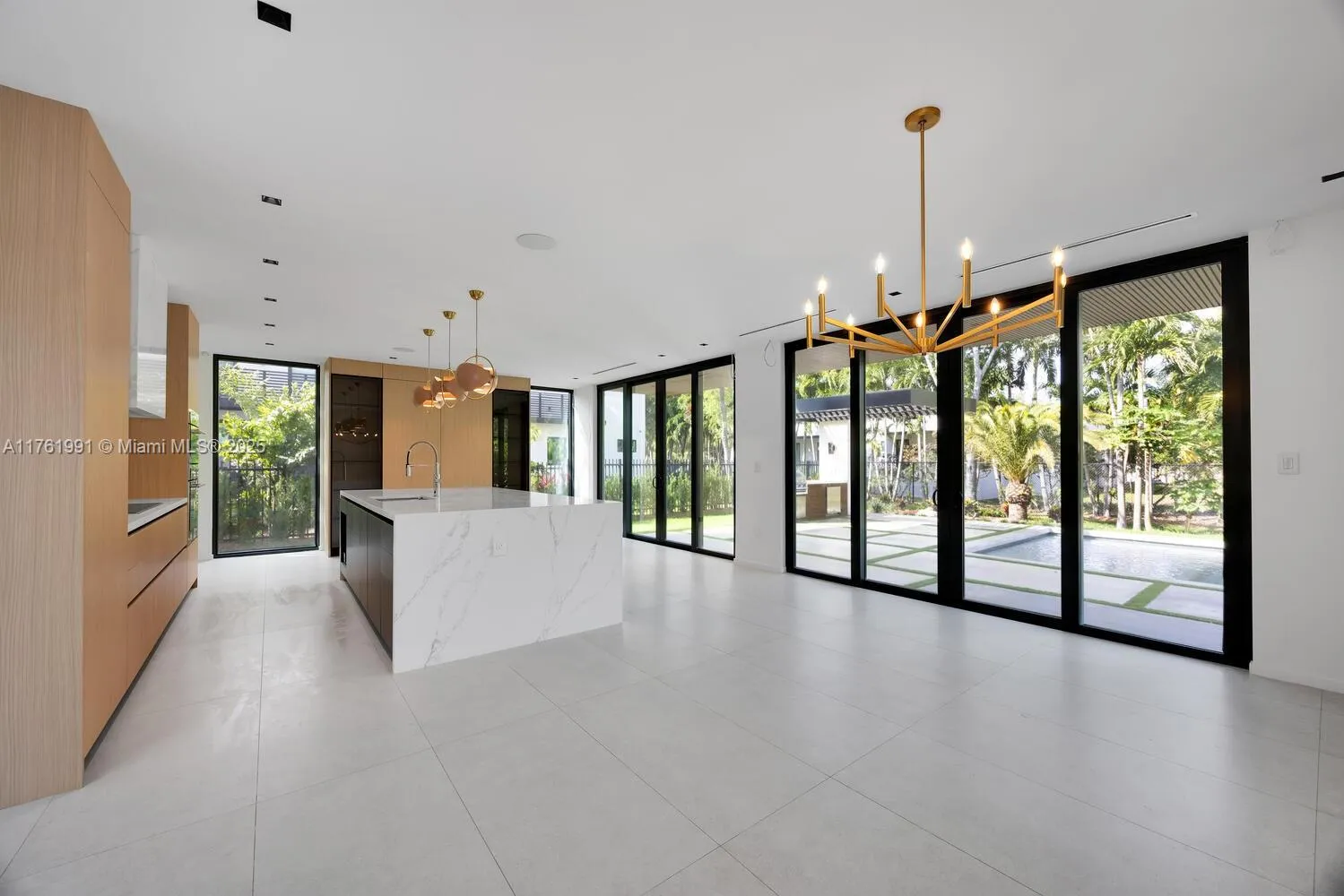 South Miami, Florida 33143, United States, 6 Bedrooms Bedrooms, ,6 BathroomsBathrooms,Residential,Pending,88420