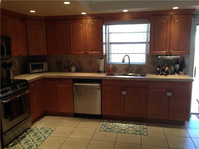 KENDALE LAKES TOWNHOUSE C - Residential Lease