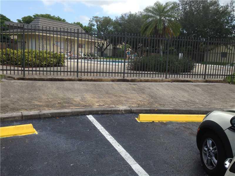 KENDALE LAKES TOWNHOUSE C - Residential Lease