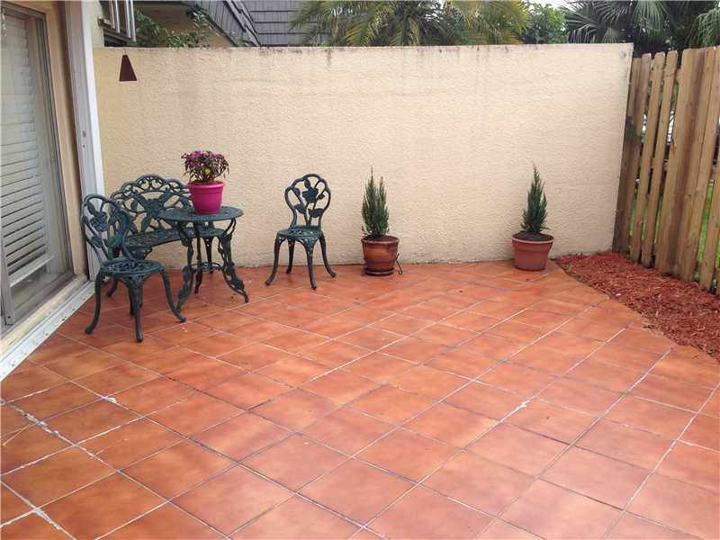 KENDALE LAKES TOWNHOUSE C - Residential Lease