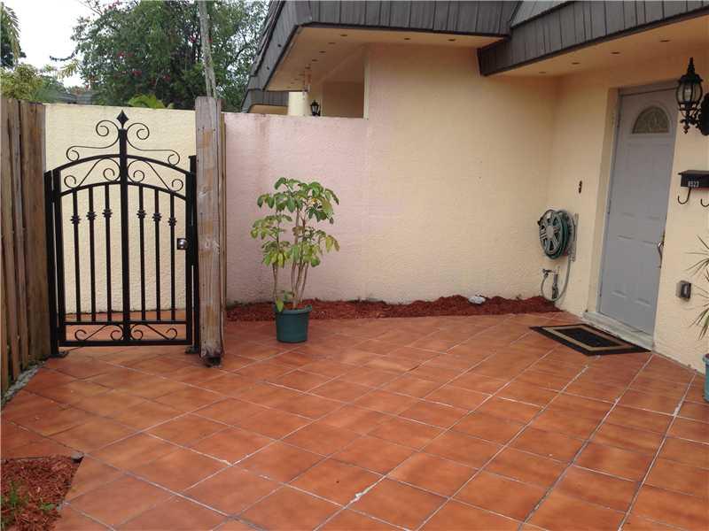 KENDALE LAKES TOWNHOUSE C - Residential Lease