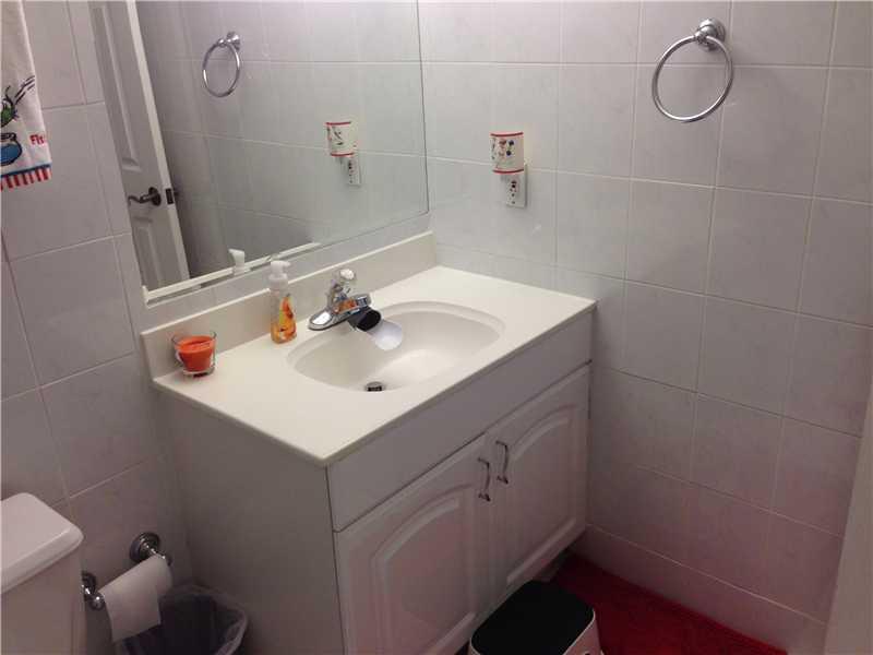 KENDALE LAKES TOWNHOUSE C - Residential Lease