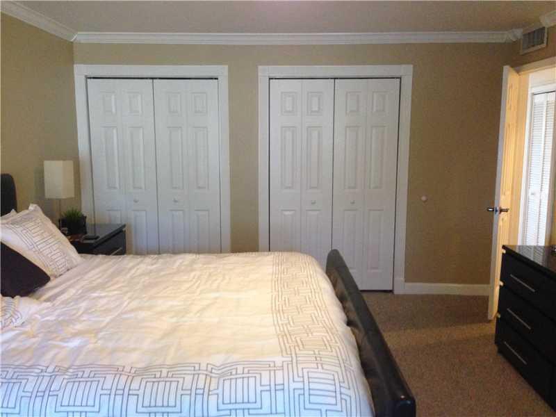 KENDALE LAKES TOWNHOUSE C - Residential Lease