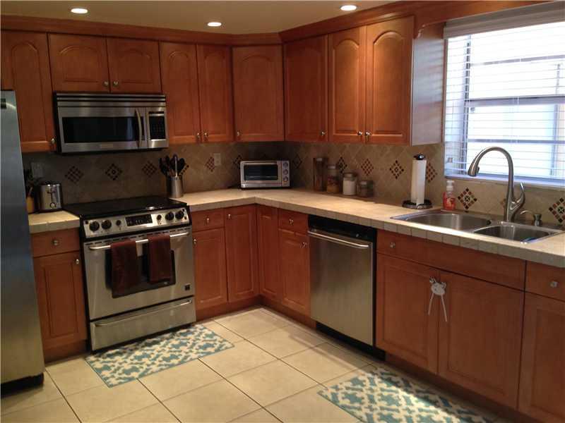 KENDALE LAKES TOWNHOUSE C - Residential Lease