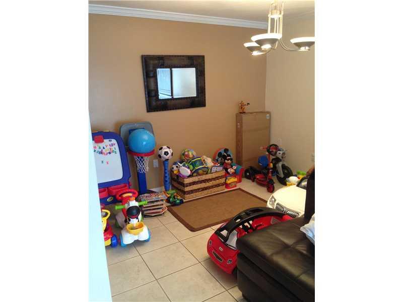 KENDALE LAKES TOWNHOUSE C - Residential Lease