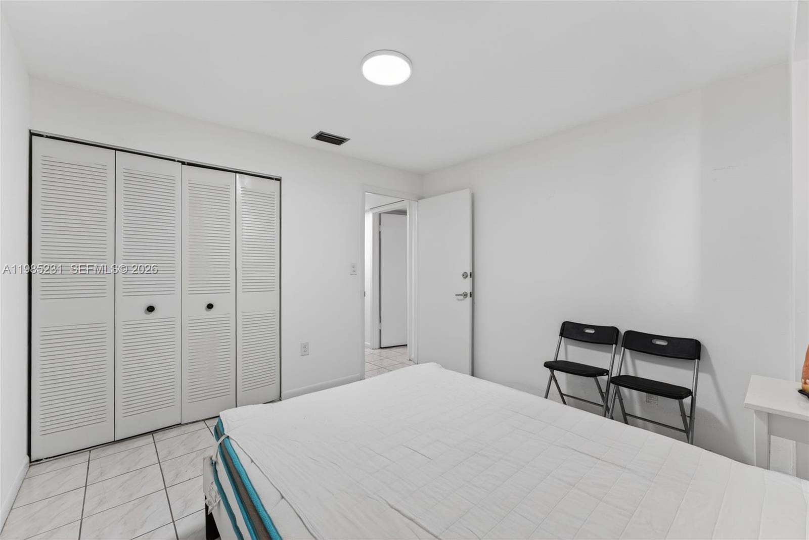 PRESIDENTIAL CORNERS COND - Residential Lease