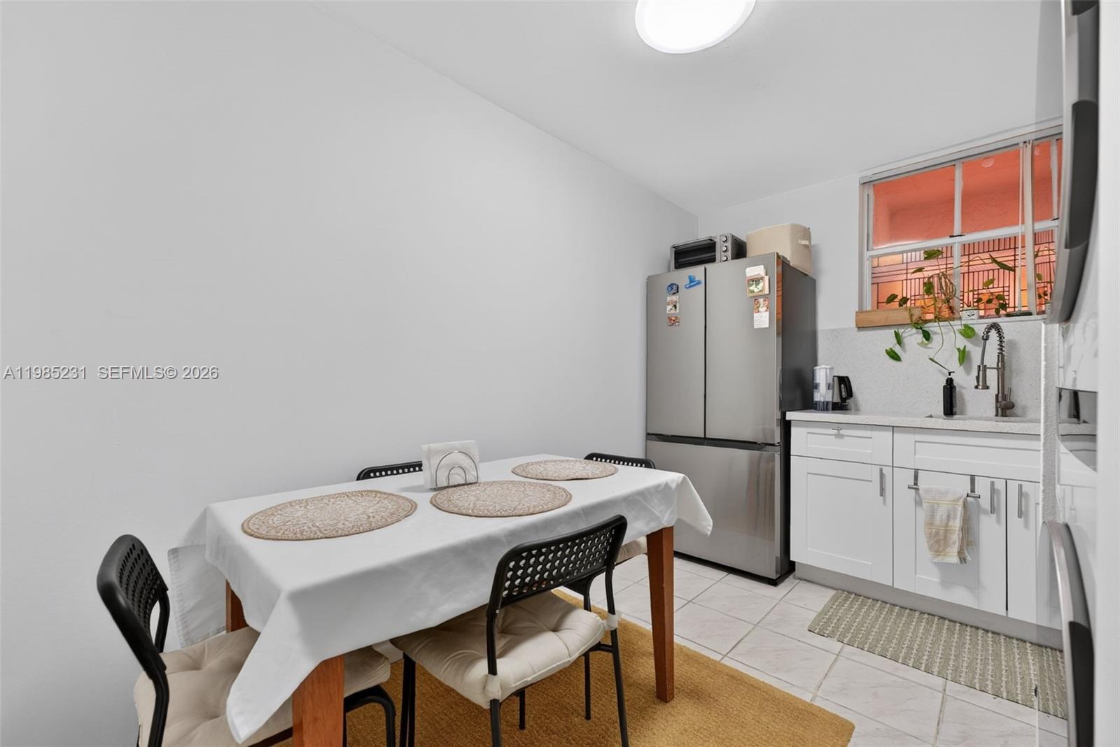 PRESIDENTIAL CORNERS COND - Residential Lease