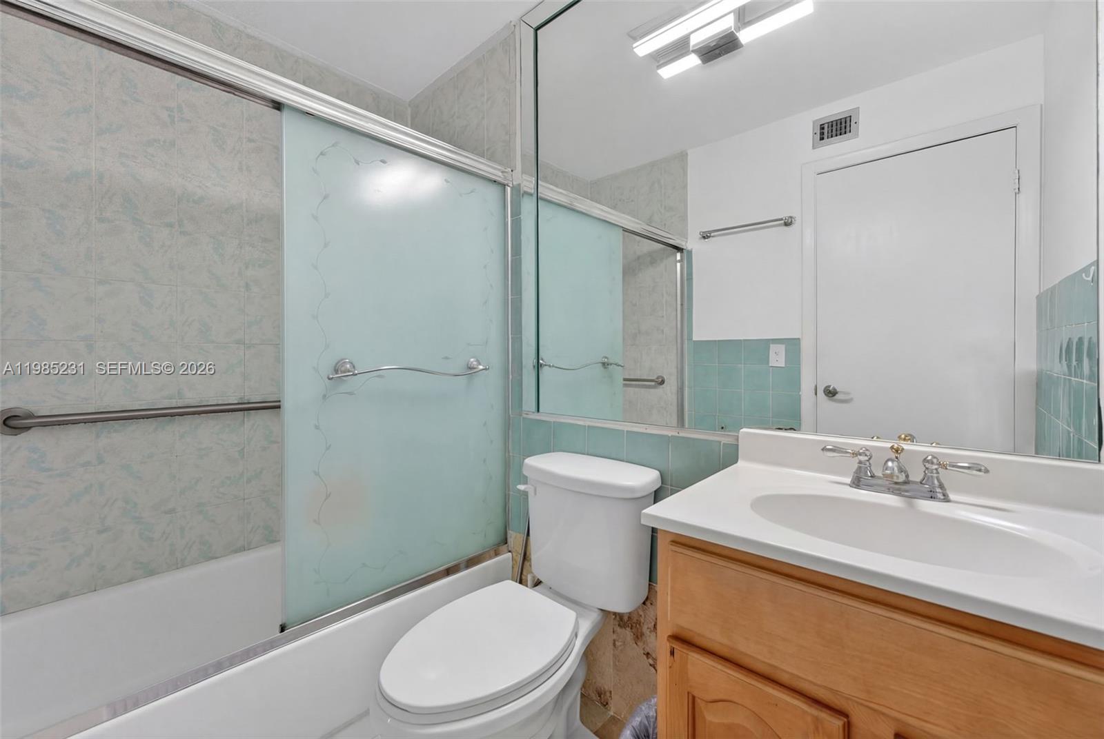 PRESIDENTIAL CORNERS COND - Residential Lease