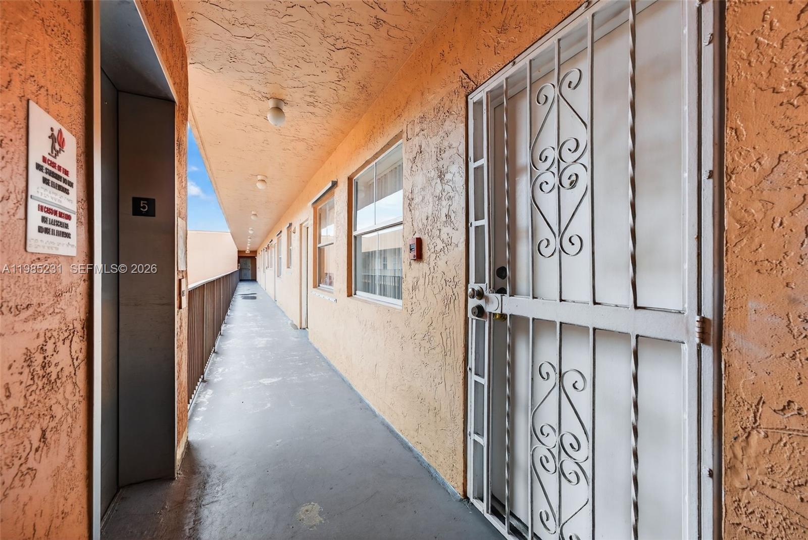 PRESIDENTIAL CORNERS COND - Residential Lease