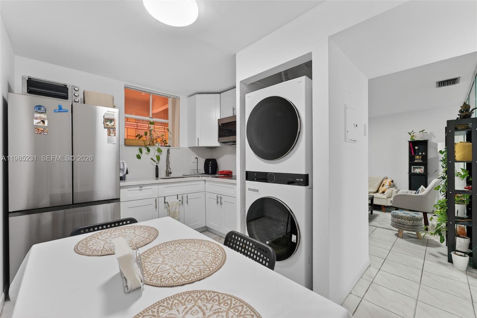 PRESIDENTIAL CORNERS COND - Residential Lease