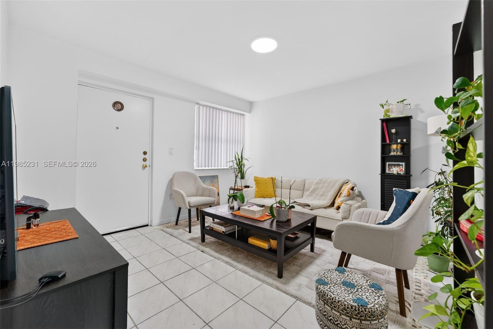 PRESIDENTIAL CORNERS COND - Residential Lease