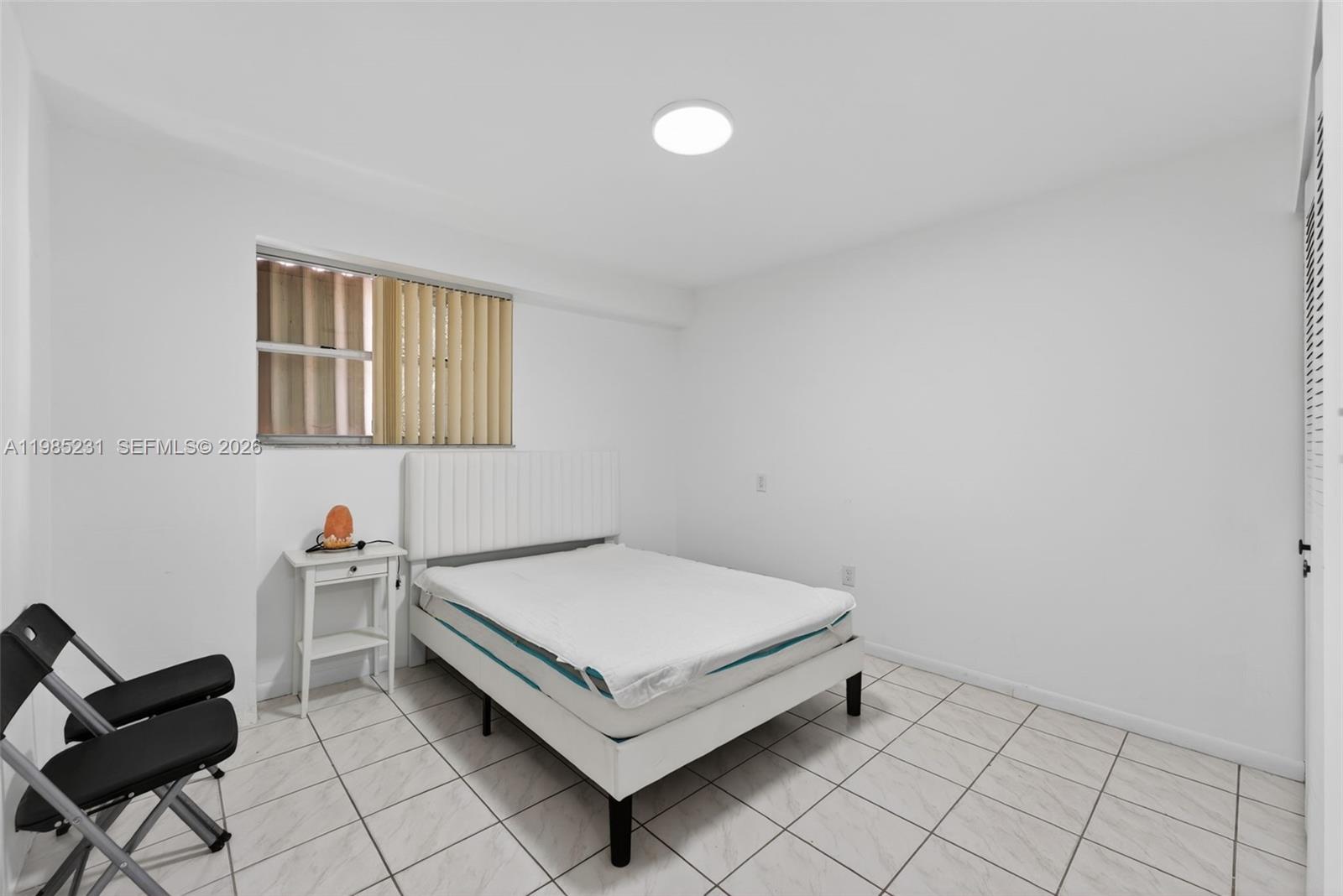 PRESIDENTIAL CORNERS COND - Residential Lease