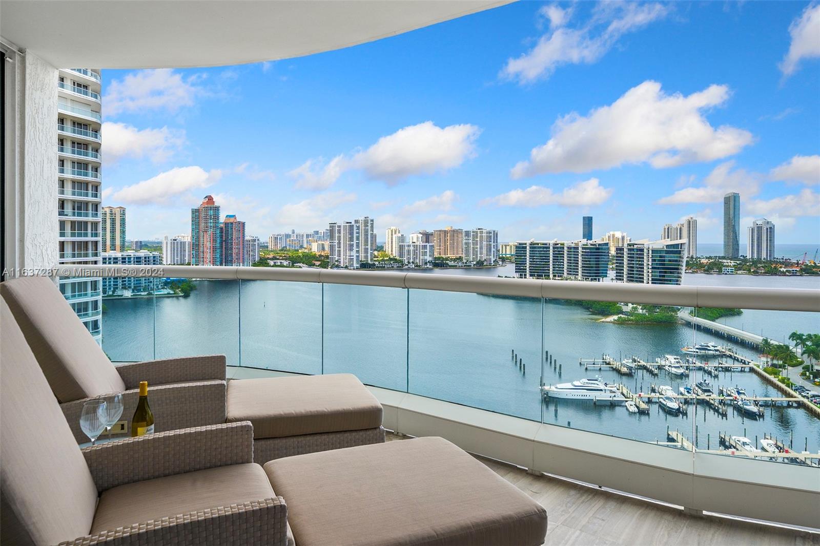 BELLAMARE @ WILLIAMS ISLA - Residential