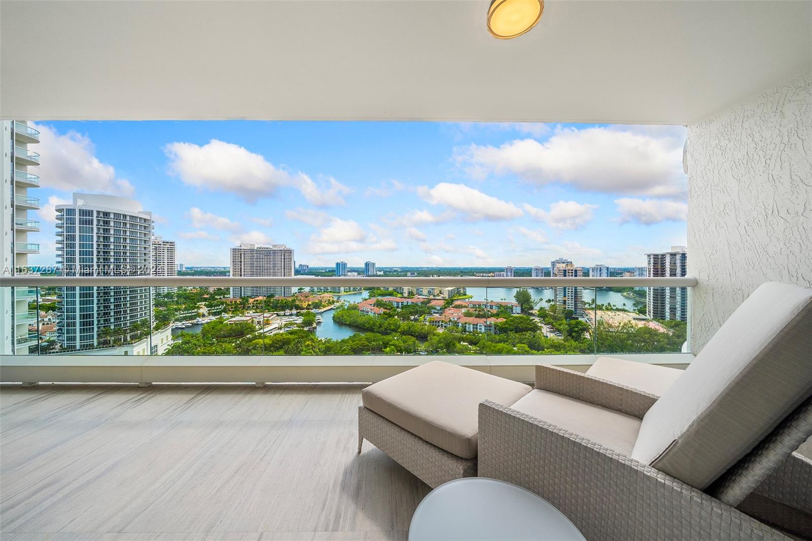 BELLAMARE @ WILLIAMS ISLA - Residential