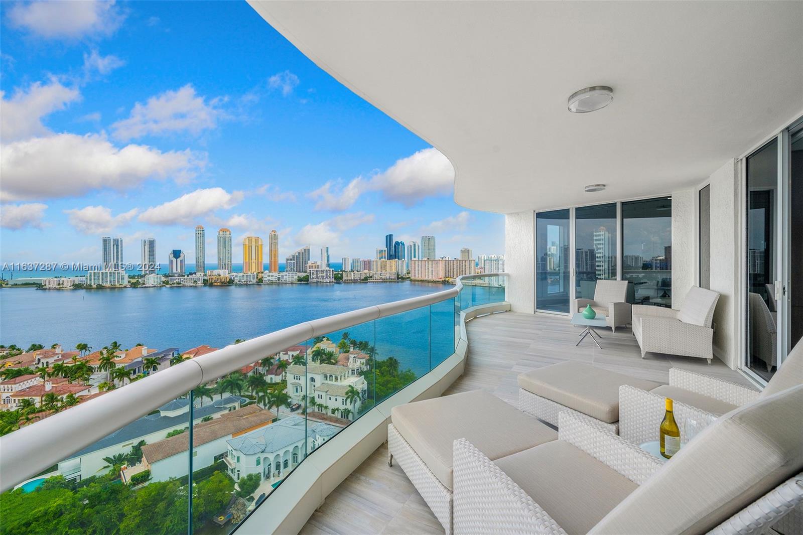 BELLAMARE @ WILLIAMS ISLA - Residential