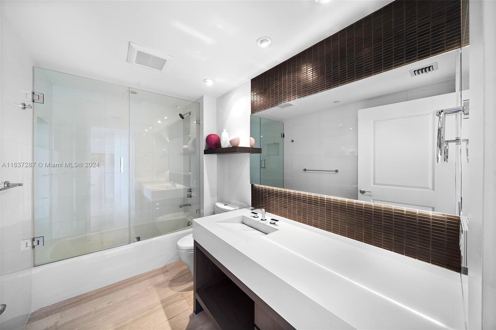 BELLAMARE @ WILLIAMS ISLA - Residential