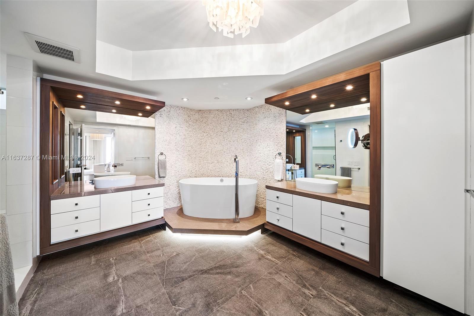 BELLAMARE @ WILLIAMS ISLA - Residential