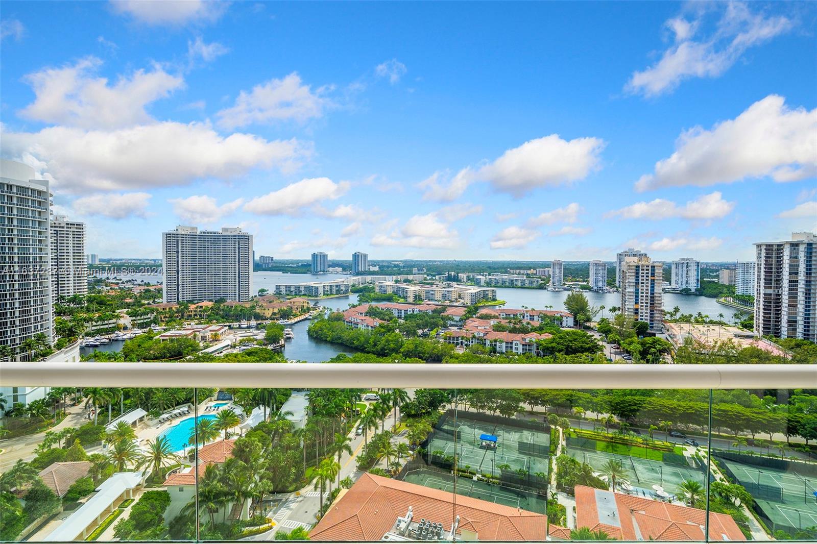 BELLAMARE @ WILLIAMS ISLA - Residential