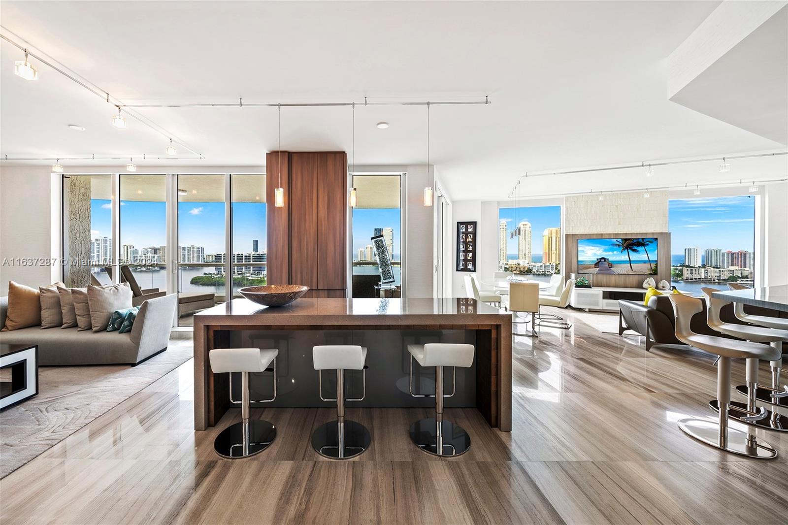 BELLAMARE @ WILLIAMS ISLA - Residential