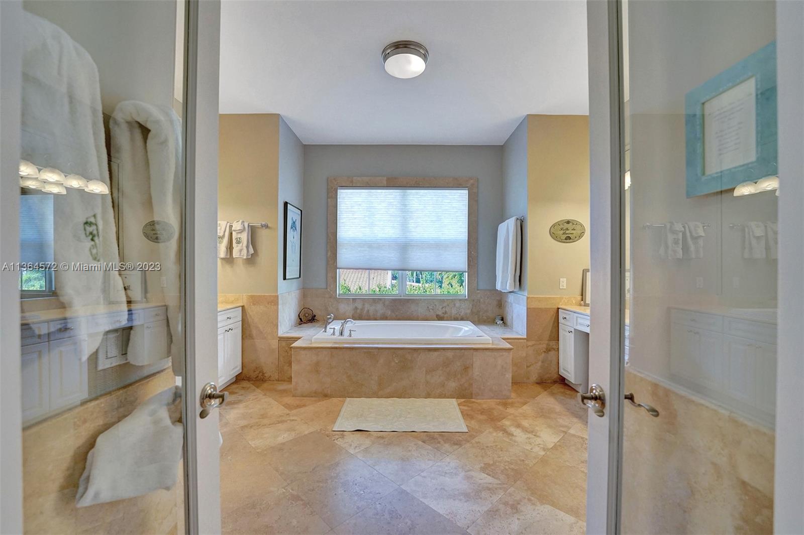 TROPICAL ISLE HOMES SUB 4 - Residential