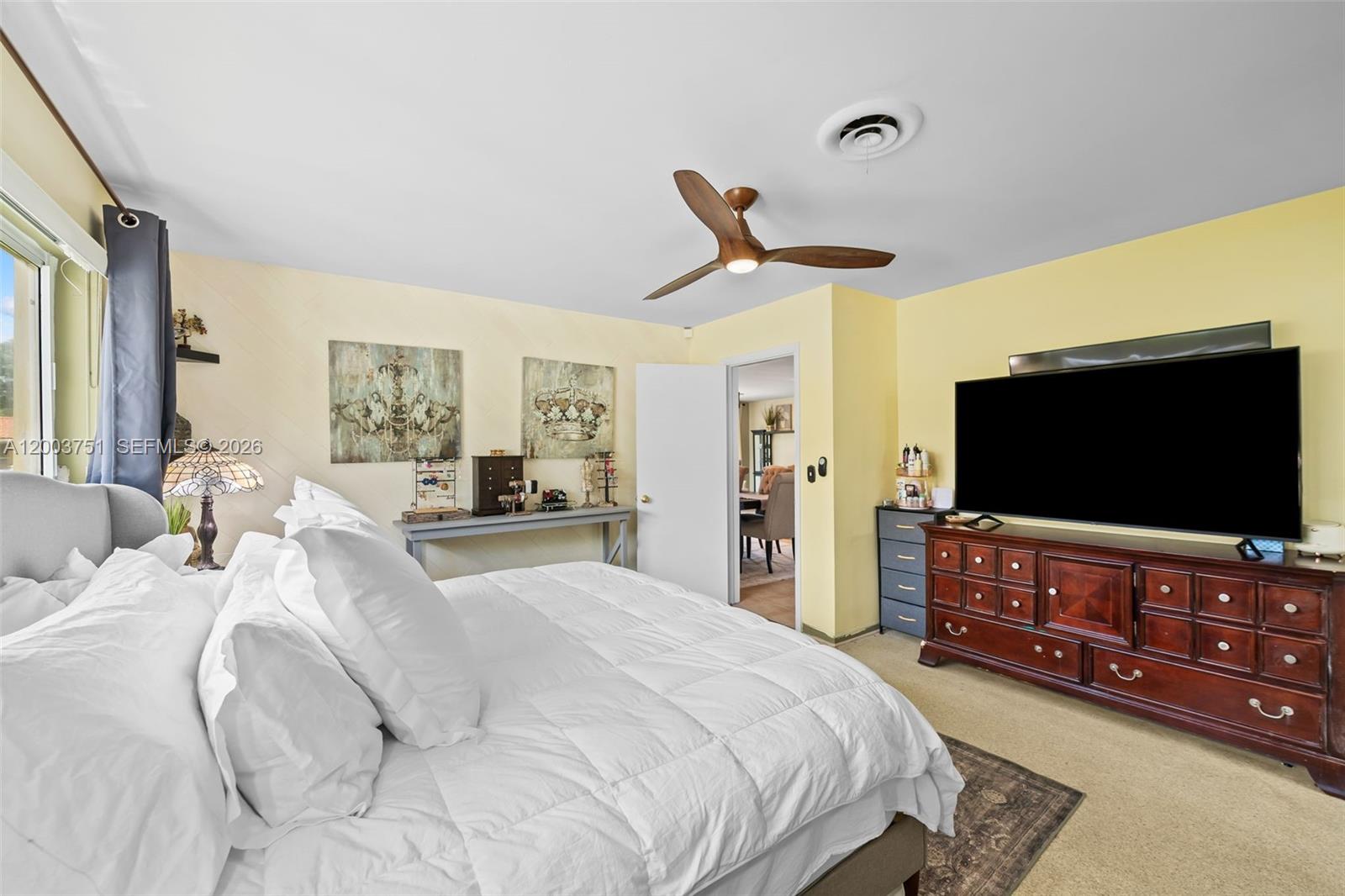 HOLLYWOOD HILLS - Residential