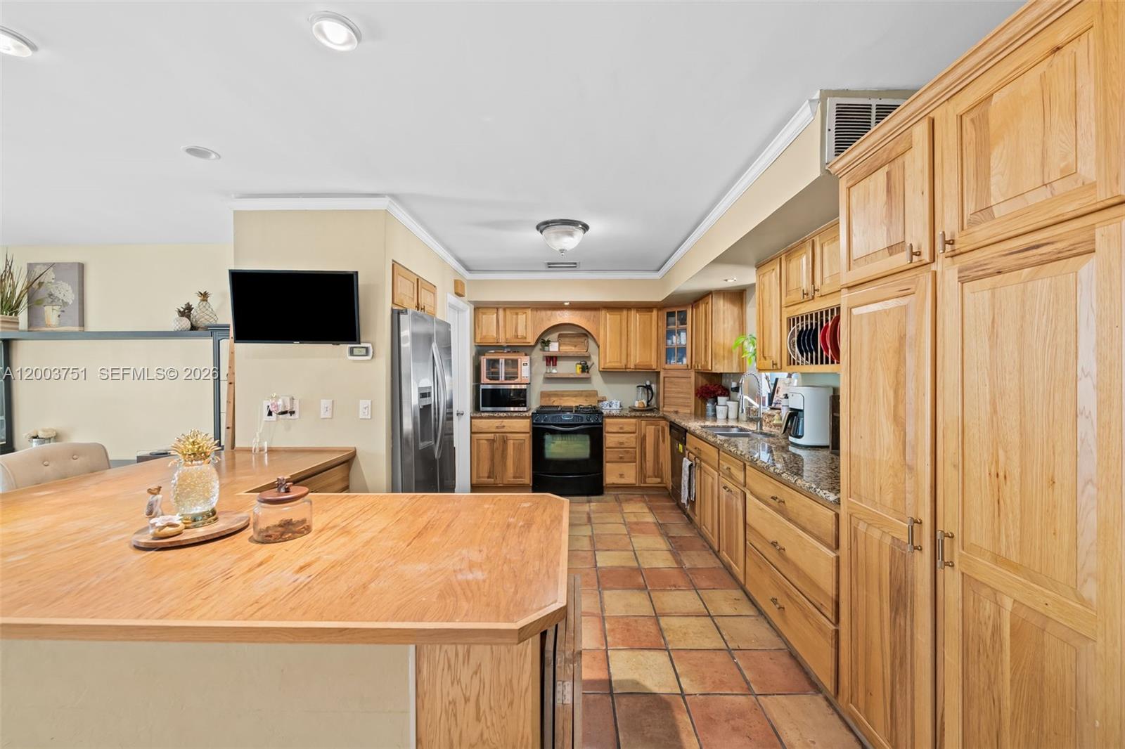 HOLLYWOOD HILLS - Residential