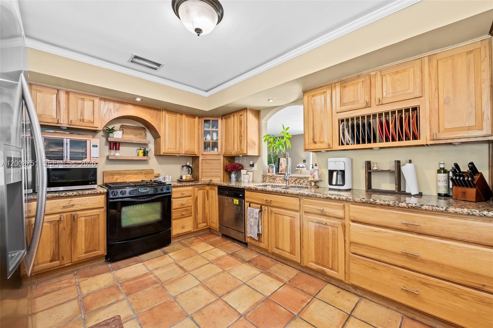 HOLLYWOOD HILLS - Residential