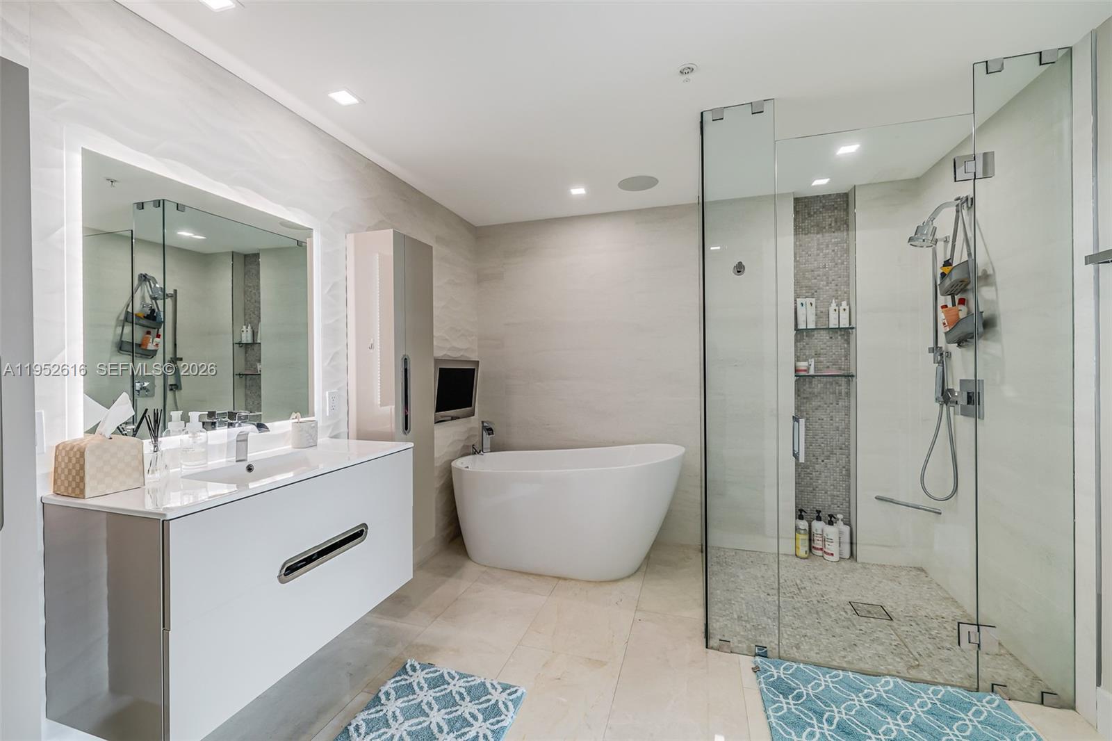 THE TOWER RESIDENCES COND - Residential